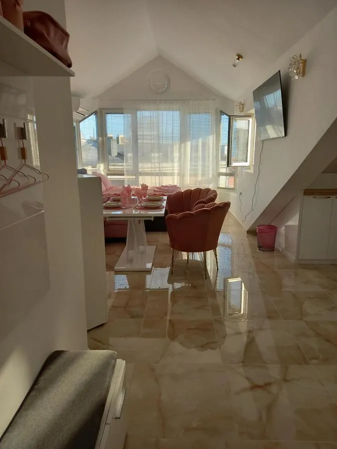 Perla 2 Studio location